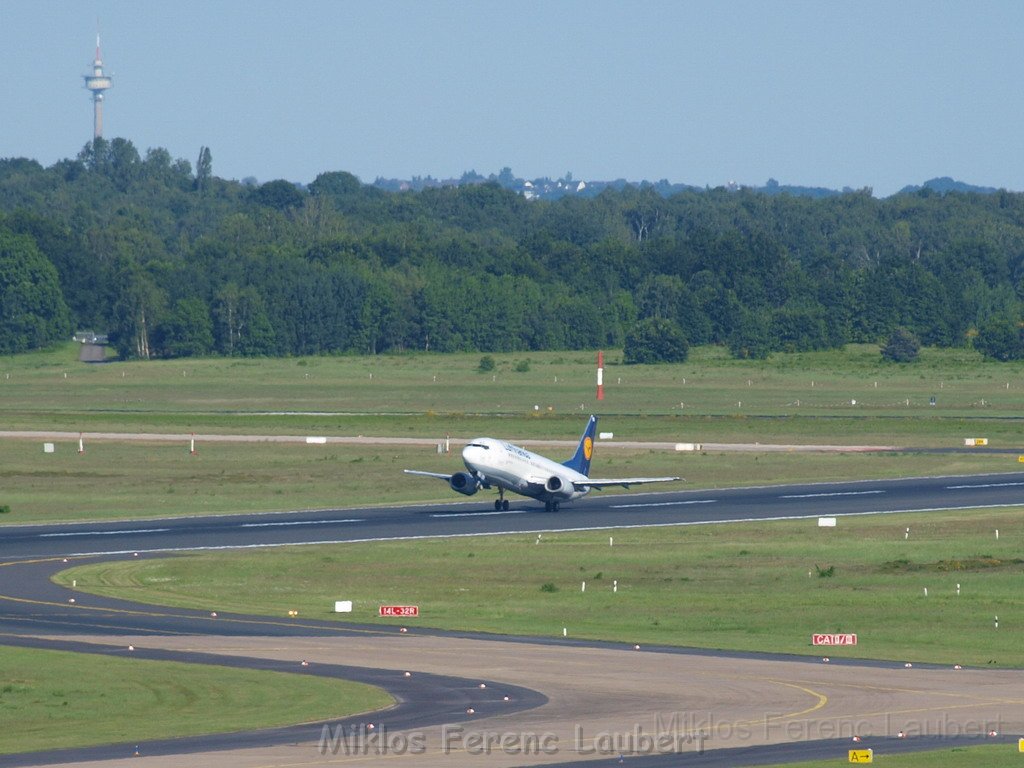 Lufthansa Airbus A 380 zu Besuch Flughafen Koeln Bonn P047.JPG